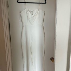 SOCIALITE
V-notch Sleeveless Jumpsuit In White